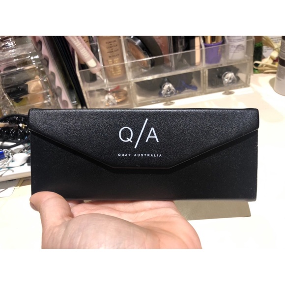 Quay Australia Accessories - ✨Quay Australia Sunglasses Case✨